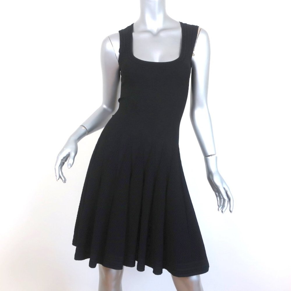 NEW!  ALAIA FIT & FLARE DRESS BLACK STRETCH KNIT SIZE 36 SLEEVELESS SCOOP NECK